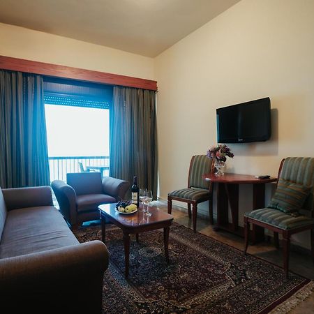 Holiday Suites Hotel & Beach Resort Джуния Экстерьер фото