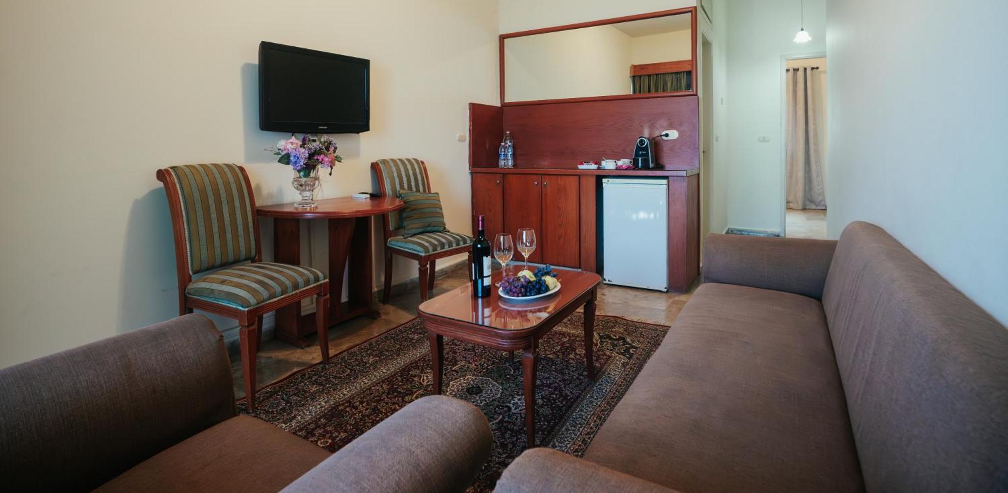 Holiday Suites Hotel & Beach Resort Джуния Экстерьер фото