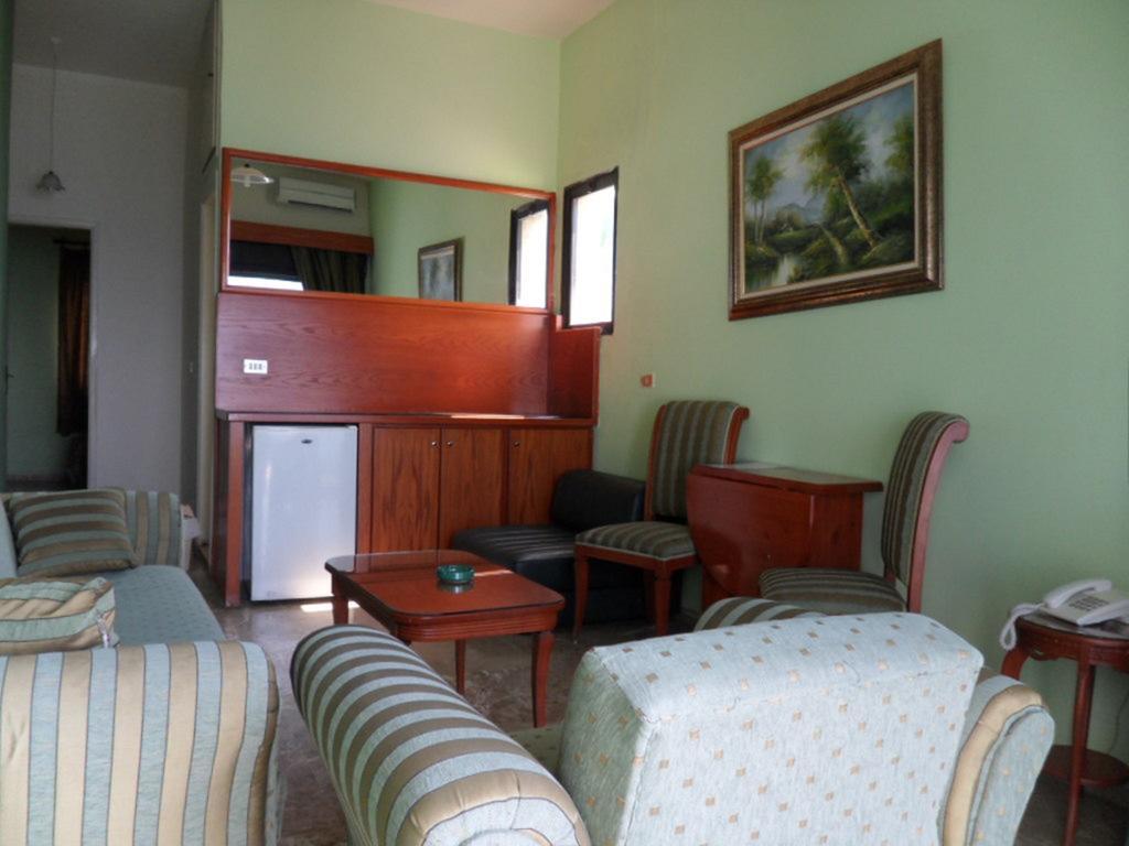 Holiday Suites Hotel & Beach Resort Джуния Экстерьер фото